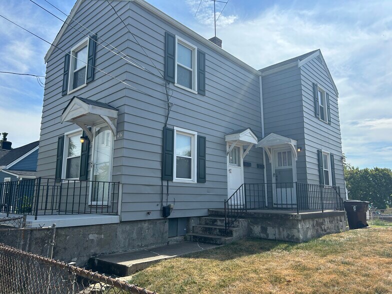 Building Photo - 707 W 32nd St