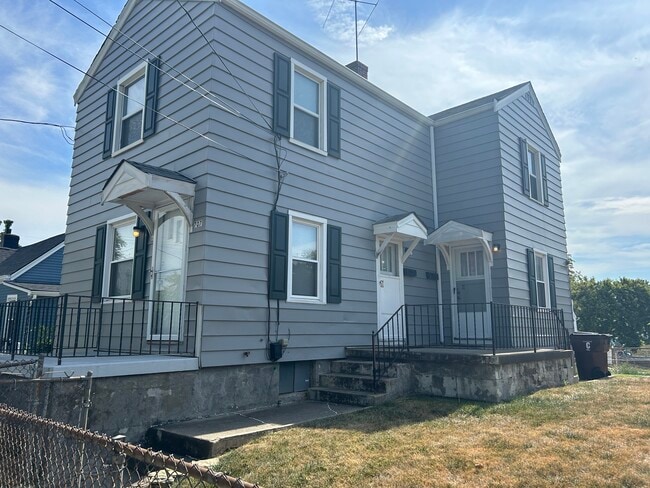 Building Photo - 707 W 32nd St