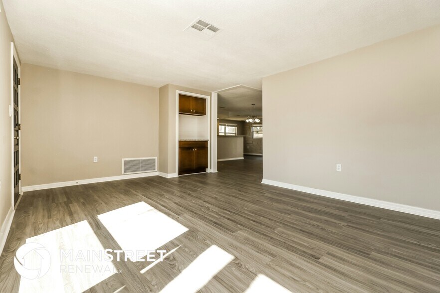 Building Photo - 7025 Rockwood Dr
