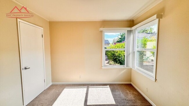 Building Photo - 1385 Ranchita Dr