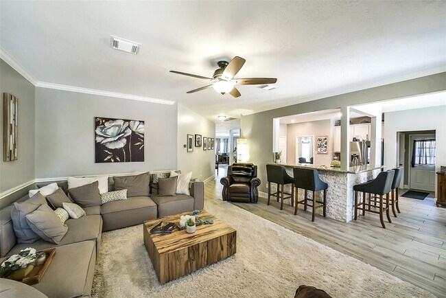 Building Photo - 3711 Pinehurst Dr