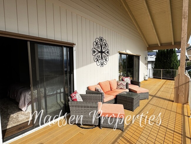 Building Photo - 6367 Woodman Dr