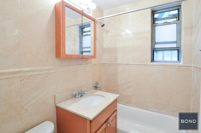 Building Photo - 301 E 38th St