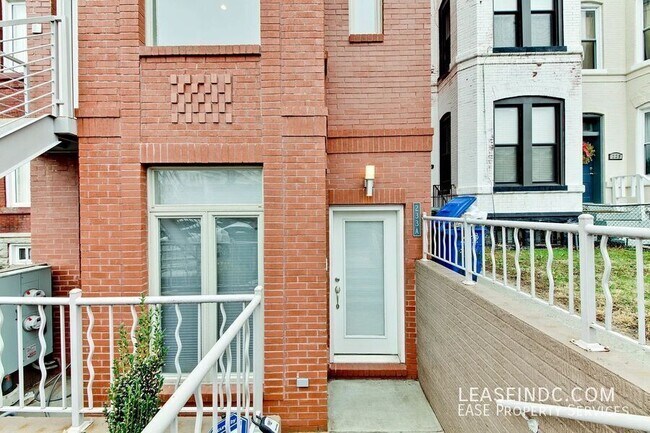 Building Photo - 233 R St NE