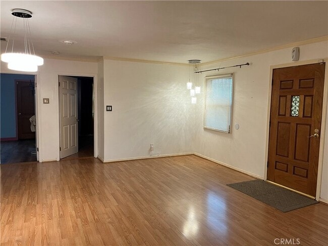 Building Photo - 13314 S Oleander Ave