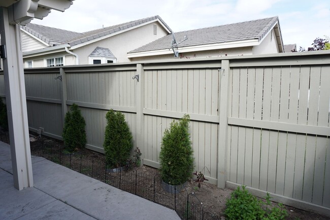 Building Photo - 10591 Iron Point Cir