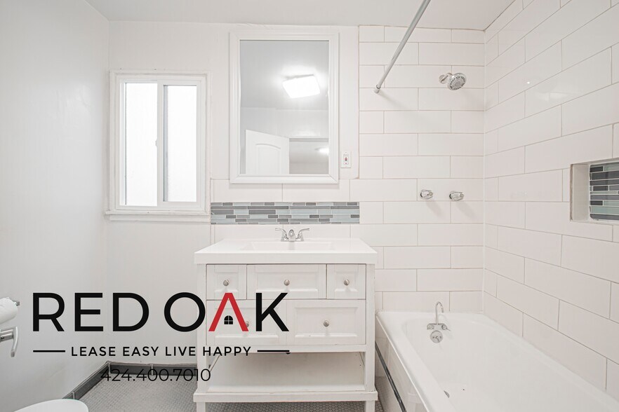 Building Photo - 417 S Coronado St