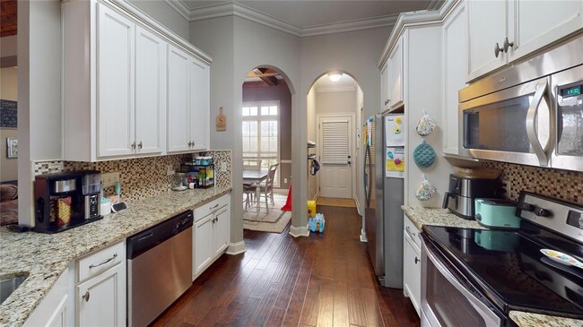 Building Photo - 150 Village Ct