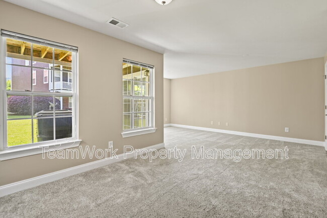 Building Photo - 9034 Parlor Dr