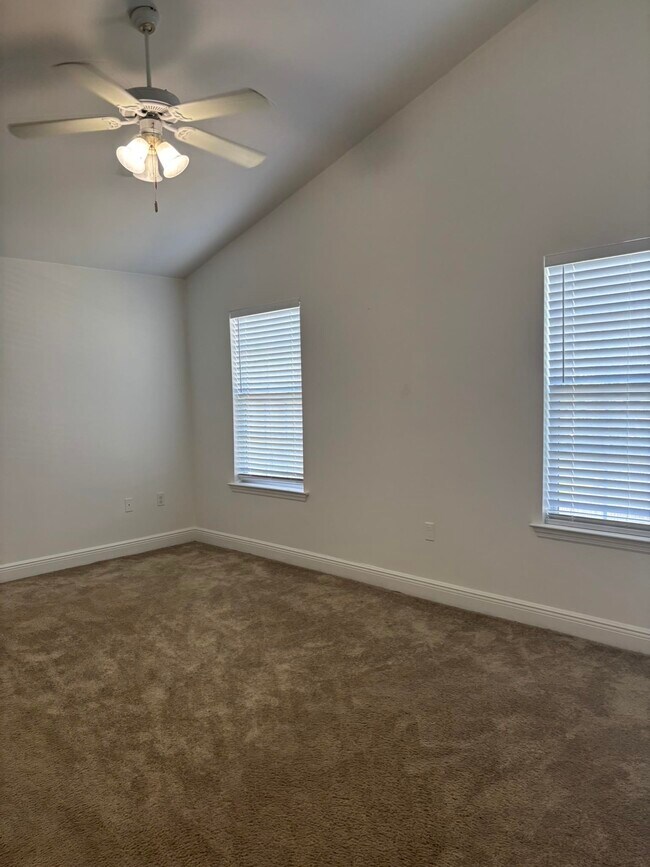 Building Photo - 3326 Golden Rain Dr