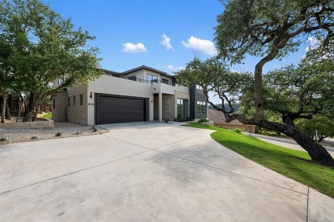 Building Photo - 13701 Montview Dr