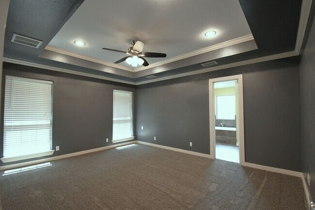Building Photo - Lovely 4 Bedroom 2 Bath in Flint!