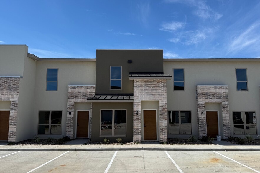 Building Photo - The Grove at Del Mar