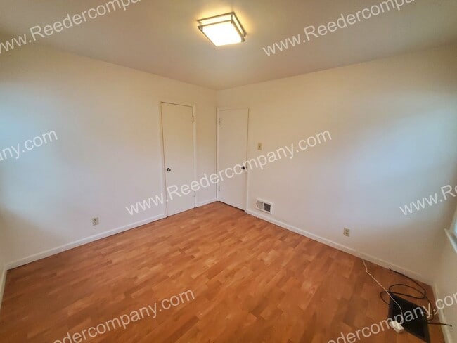 Building Photo - 2 bedroom house