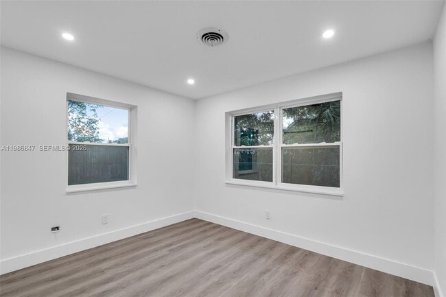 Building Photo - 3180 NE 10th Terrace