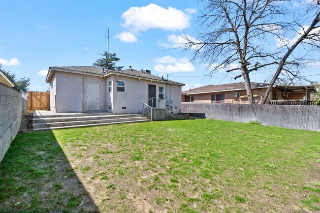 Building Photo - 1114 Martin Ave