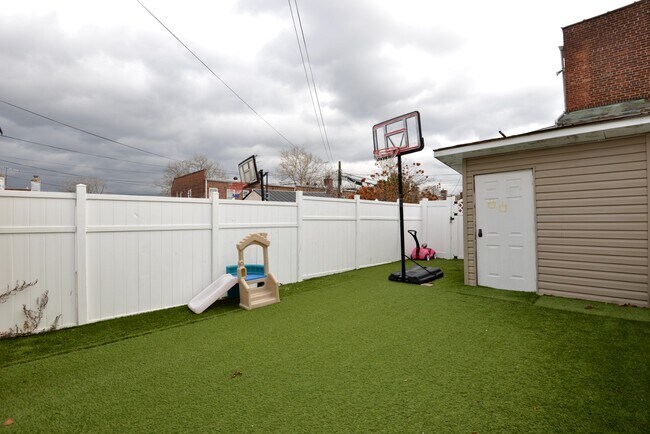 Building Photo - 174-06 Jewel Ave