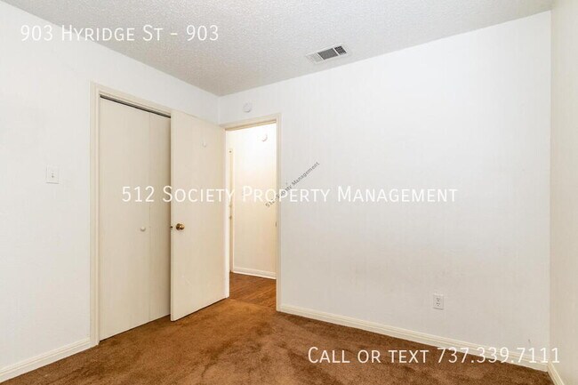 Building Photo - 903 Hyridge St