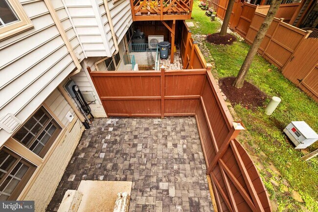 Building Photo - 271 Murtha St