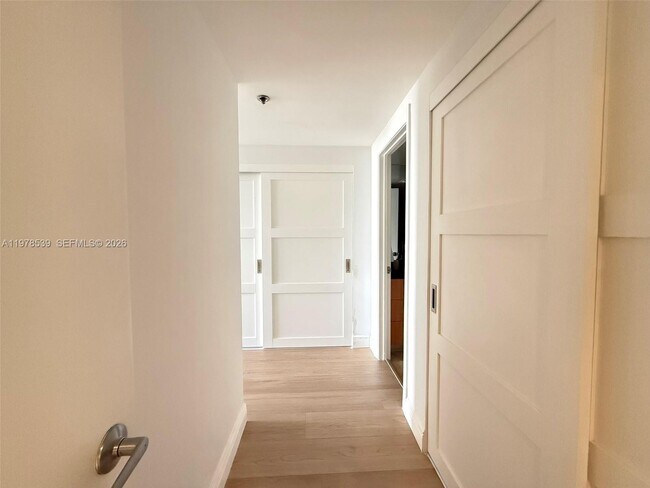 Building Photo - 251 Crandon Blvd