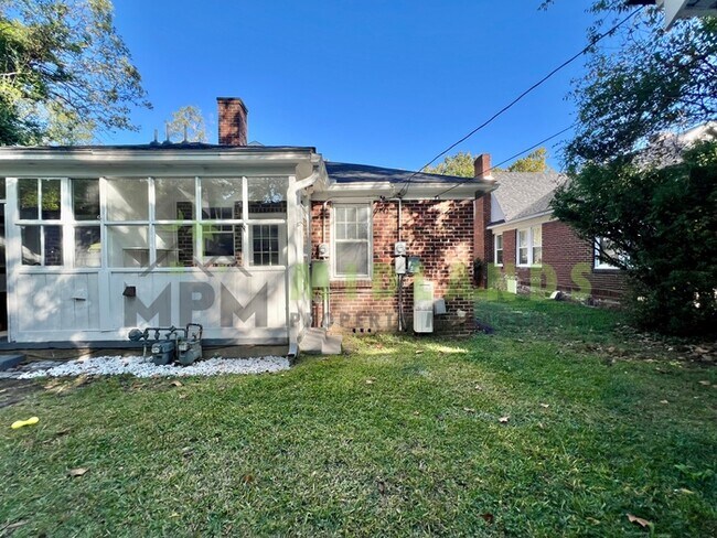 Building Photo - 1008 W Confederate Ave