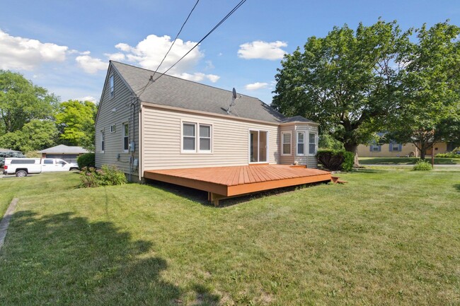 Building Photo - 504 Roland Ave