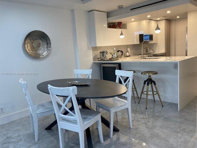 Building Photo - 2903 N Miami Beach Blvd