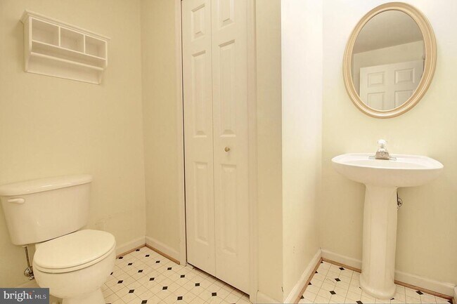 Building Photo - 6135 Newport Terrace