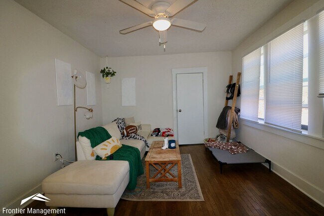 Building Photo - 527 Moro St