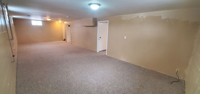 Building Photo - 3-Bedroom Ranch w/Full Basement