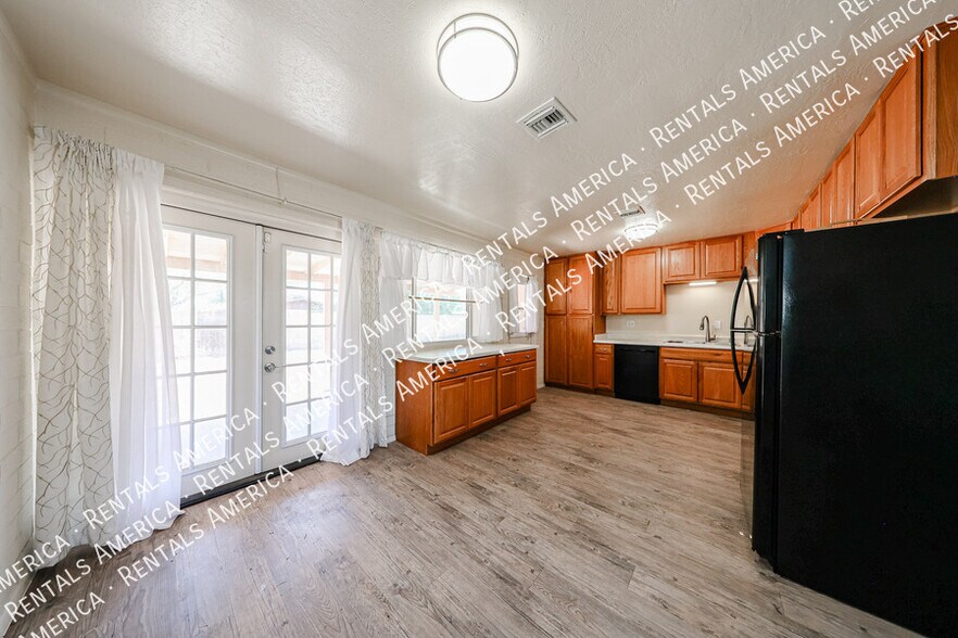 Building Photo - 7901 E Kimsey Ln