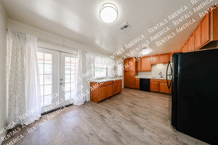 Building Photo - 7901 E Kimsey Ln