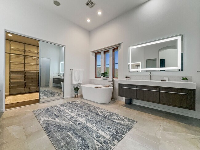 Building Photo - 14559 E Charter Oak Dr