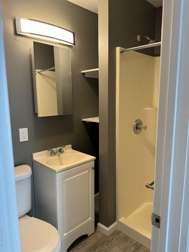 Building Photo - 21 Collegeview Ave