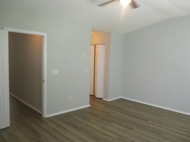 Building Photo - 157 Olde Towne Way
