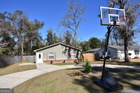 Building Photo - 208 Gunter St