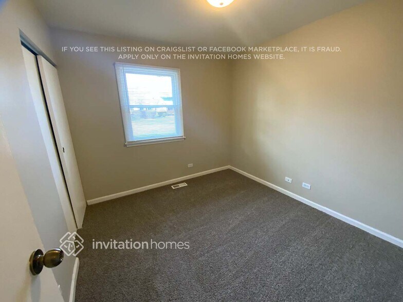 Building Photo - 906 E Sayles Dr