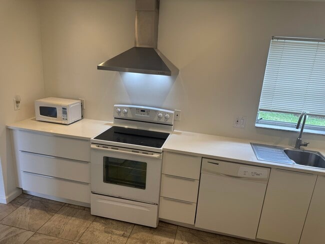 Building Photo - 100 NW 27th St