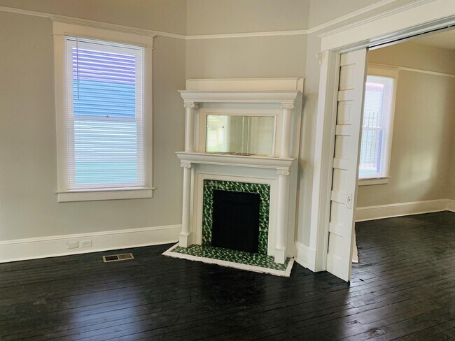 Building Photo - 23 E 40th St