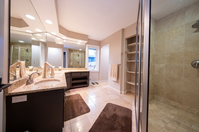 Building Photo - 9513 Briar Cir