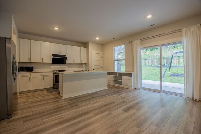 Building Photo - 1071 Ross Farms Blvd