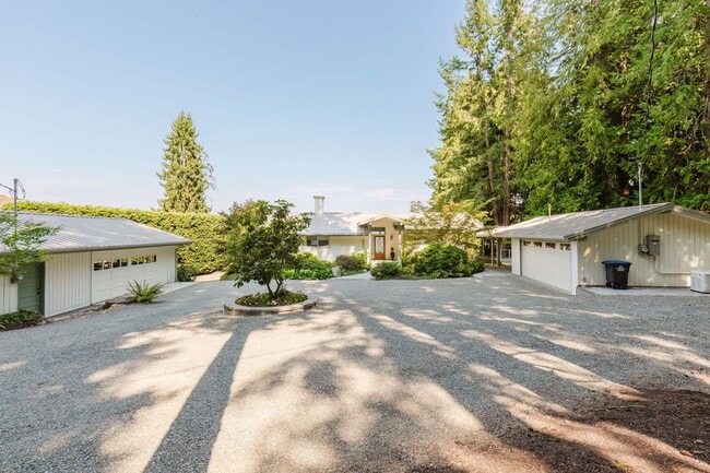 Building Photo - Low Bank Waterfront New Remodel on Huge Lot