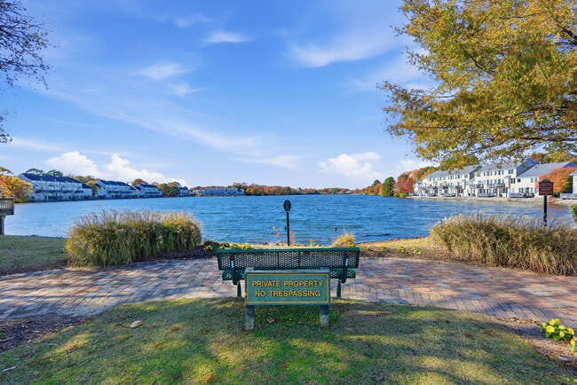 Building Photo - 5456 Summer Crescent