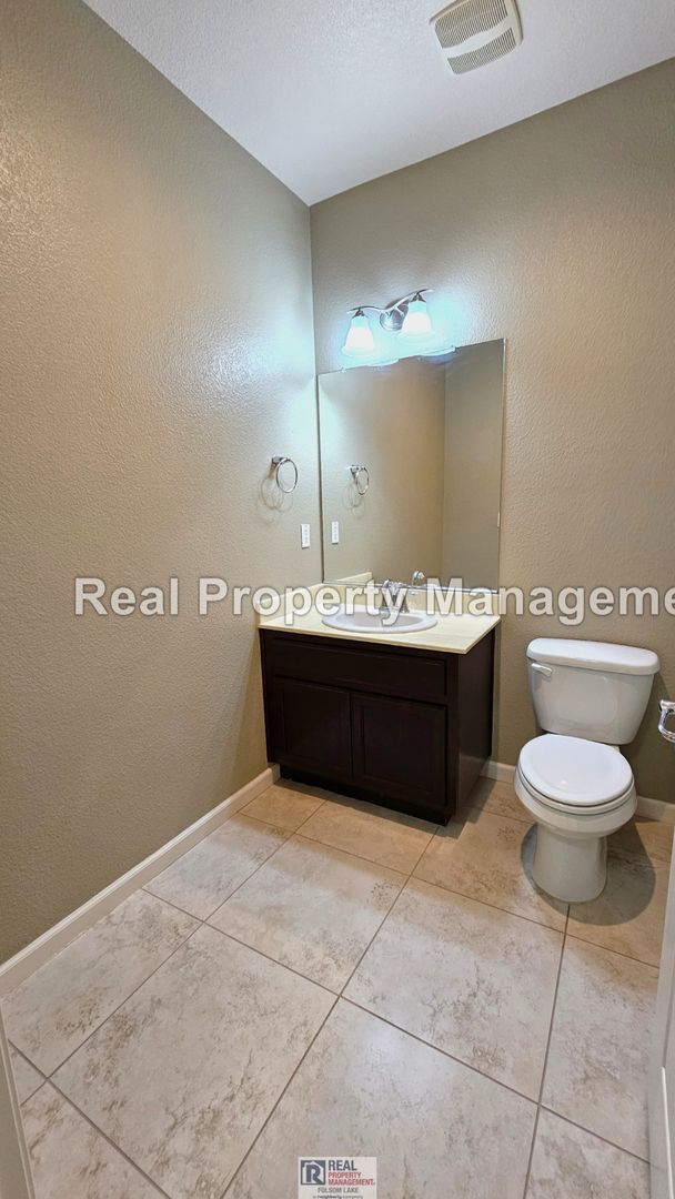 Building Photo - 3 Bed 2.5 Bath | Large Patio | Rivage in the Parkway