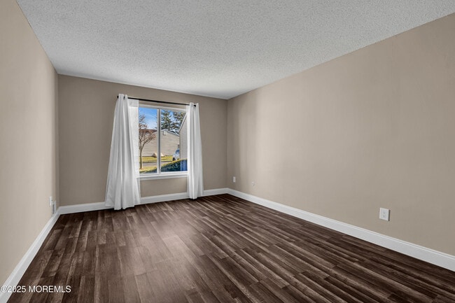 Building Photo - 67 Greenwood Dr