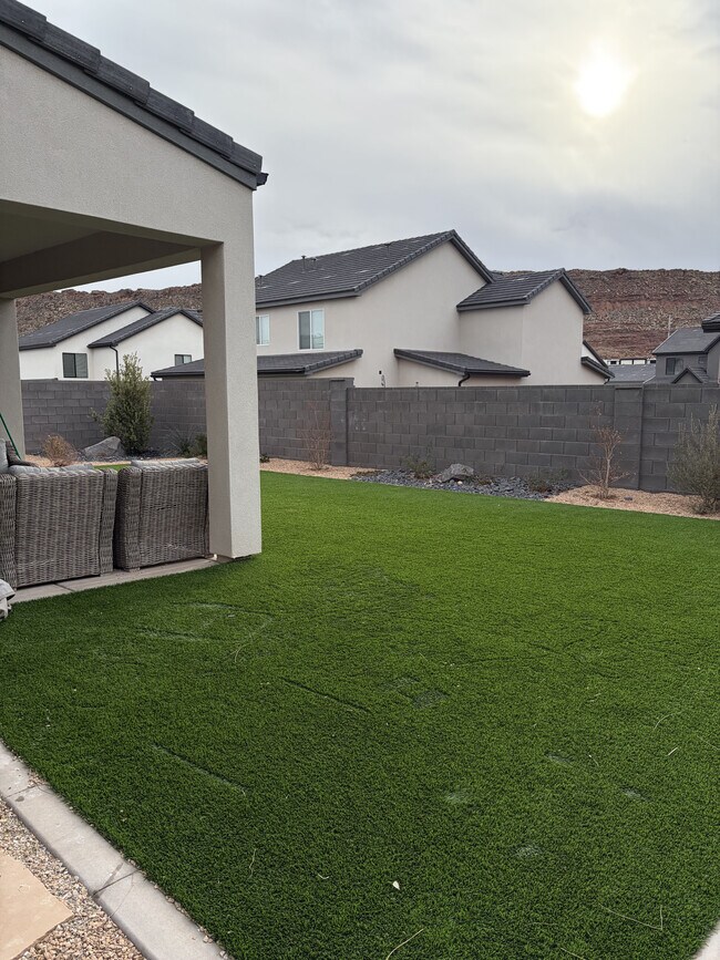 Building Photo - 1583 E Star Spgs Dr