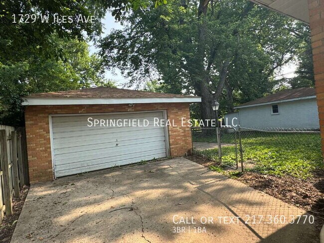 Building Photo - 1729 W Iles Ave