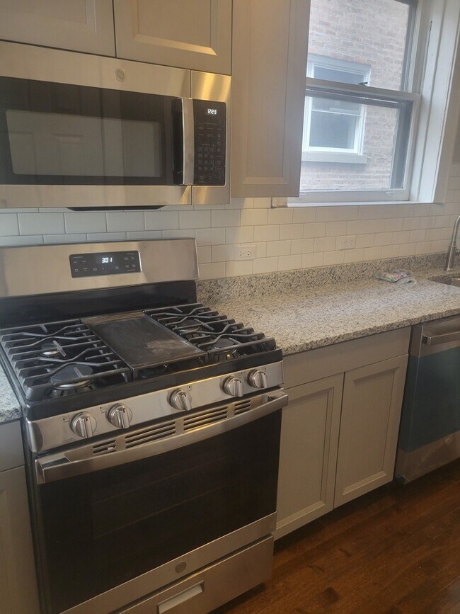 Building Photo - 7918 S Essex Ave