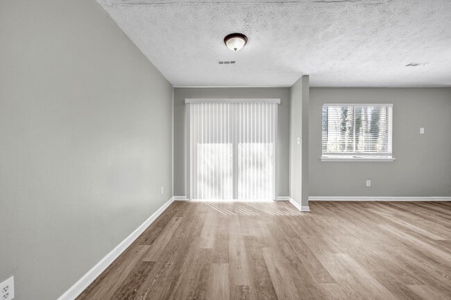 Building Photo - $500 OFF BACK TO SCHOOL SECIAL - SPACIOUS ...