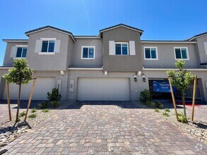Building Photo - Gated 3 Bed, 2.5 Bath, 2 Car Garage Townho...